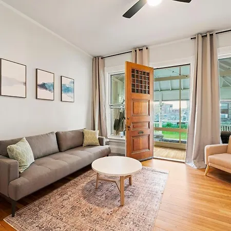 Racetrack Getaway By Saratoga Stays